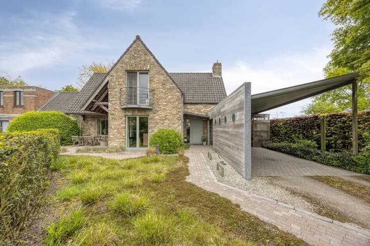 Detached house with outbuilding on a plot of 4012m² in Moerk