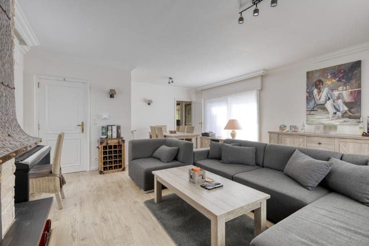 Volledig vernieuwde gezinswoning met 3 slaapkamers op een...