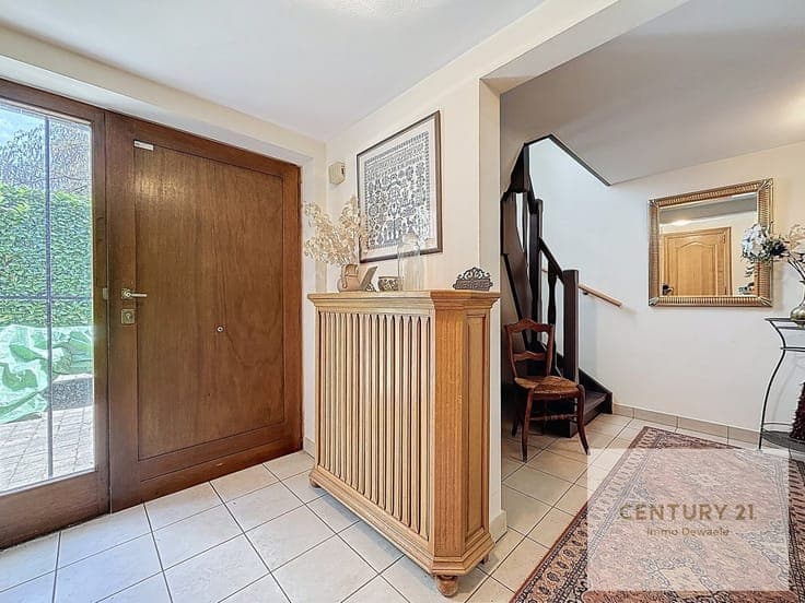 4-bedroom house just a stone's throw from local amenities an