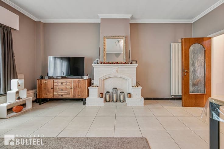 Verzorgde bel-etagewoning met 2 slaapkamers en garage!