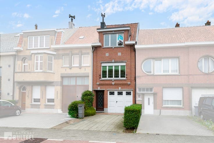Verzorgde bel-etagewoning met 2 slaapkamers en garage!