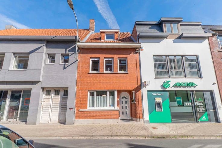 Move-in ready home with 4 bedrooms and sunny garden