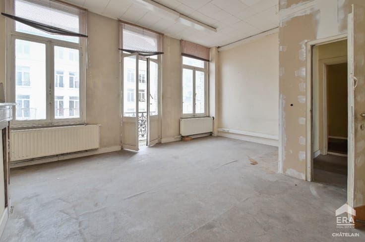 For sale – Mixed-use building with high potential in Schaerb