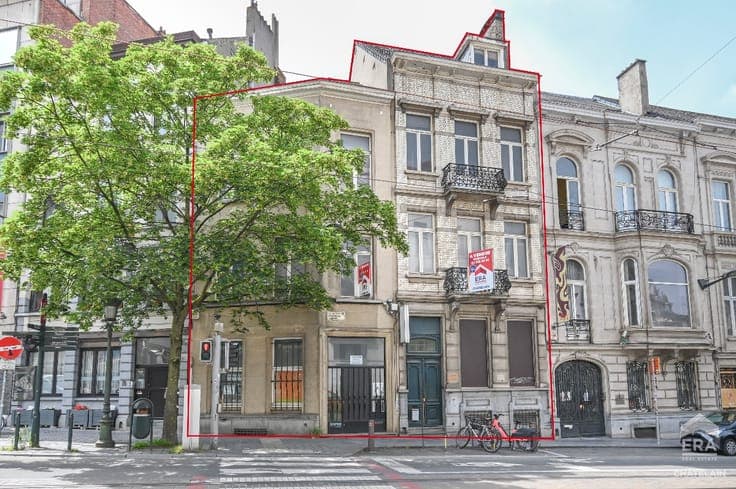 For sale – Mixed-use building with high potential in Schaerb