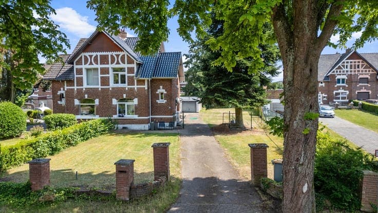 Karaktervolle woning op een ruim perceel van 8a 50ca in M...
