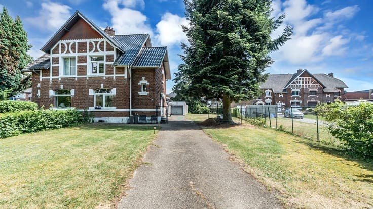 Karaktervolle woning op een ruim perceel van 8a 50ca in M...