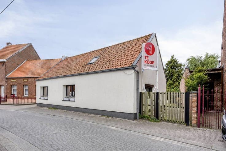 Ready to move in house with a large garden for sale in Zandv