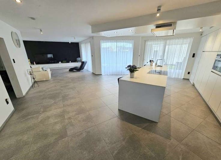Prachtige luxueuze villa met 4 slpks, 2 badks 450m². Home...