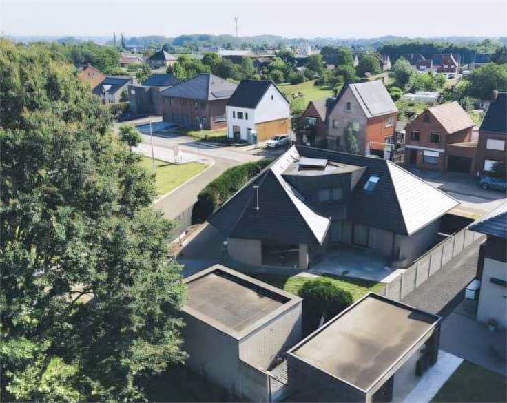 Prachtige luxueuze villa met 4 slpks, 2 badks 450m². Home...