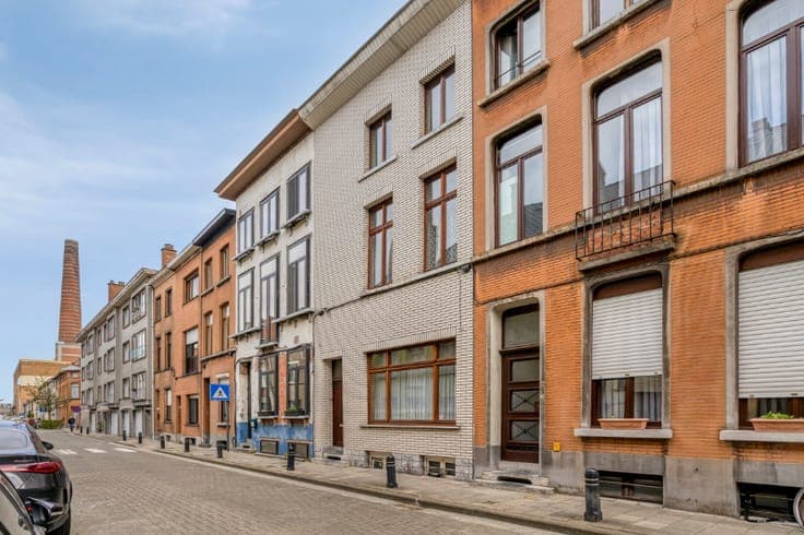 Ruime stadswoning met 4 slaapkamers, terras vlak bij Gent...