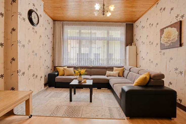 Ruime stadswoning met 4 slaapkamers, terras vlak bij Gent...