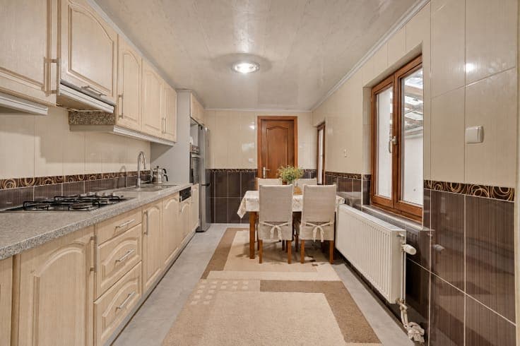 Ruime stadswoning met 4 slaapkamers, terras vlak bij Gent...