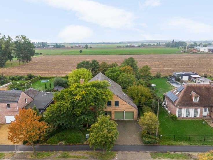 Vrijstaande architectenwoning met 5 slpk., atelier en dub...