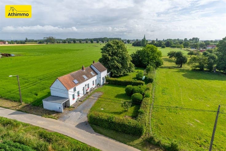 Belle fermette à renover dans la campagne d'Ellignies-Saint-