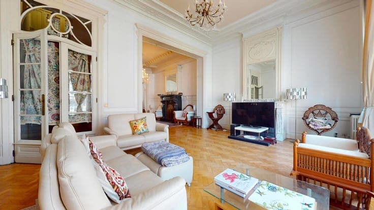 AMBIORIX – SUPERB TOWNHOUSE WITH GARDEN + REAR HOUSE