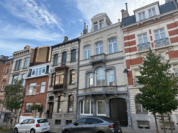 AMBIORIX – SUPERB TOWNHOUSE WITH GARDEN + REAR HOUSE
