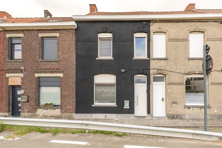 Charmevolle te renoveren woning met 3 slaapkamers en tuin...