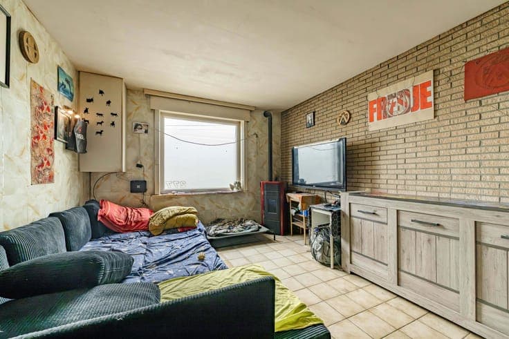 Charmevolle te renoveren woning met 3 slaapkamers en tuin...