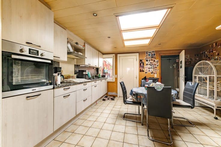 Charmevolle te renoveren woning met 3 slaapkamers en tuin...