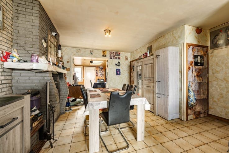 Charmevolle te renoveren woning met 3 slaapkamers en tuin...