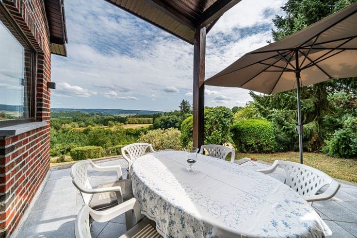 5-Bedroom Home with Breathtaking Views in Érezée
