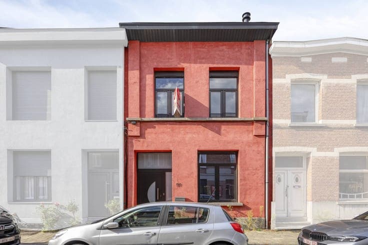 4 bedroom house to renovate near Rivierenhof