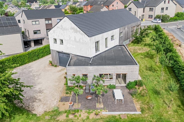 Mixed-use building – house with warehouse