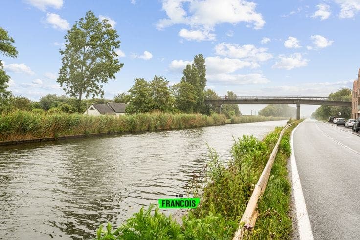 House with plenty of potential, garage and garden along the…