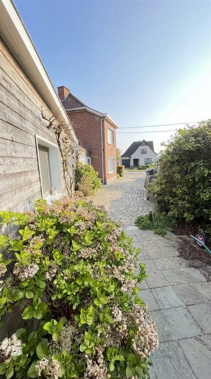 Spacious house with 3 bedrooms and a separate office space i