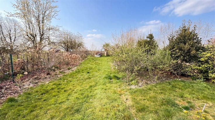 Spacious house with 3 bedrooms and a separate office space i
