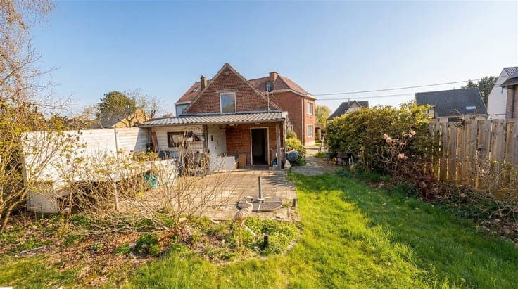Spacious house with 3 bedrooms and a separate office space i