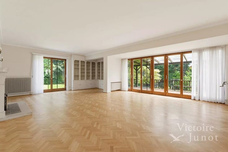 Charming 6-bedroom villa in perfect condition