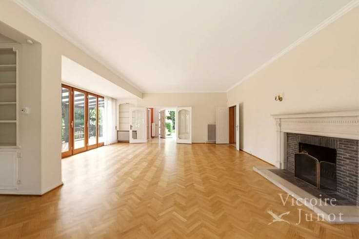 Charming 6-bedroom villa in perfect condition