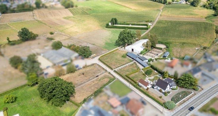 NEEROETEREN-Woning met accommodatie voor (semi)professioneel