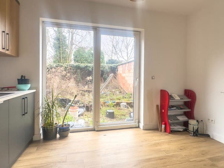 Ruime gezinswoning met vlotte bereikbaarheid in Grembergen!