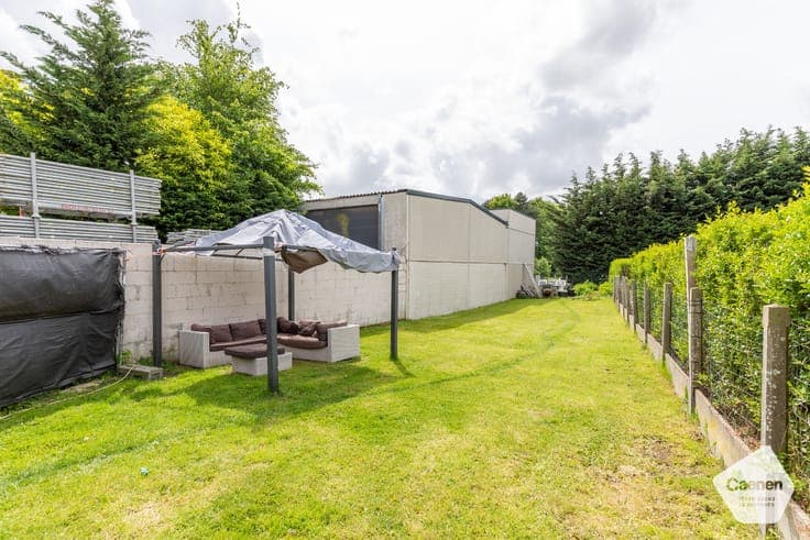 Ruime half-open woning met 4 slaapkamers, muziekstudio/ho...