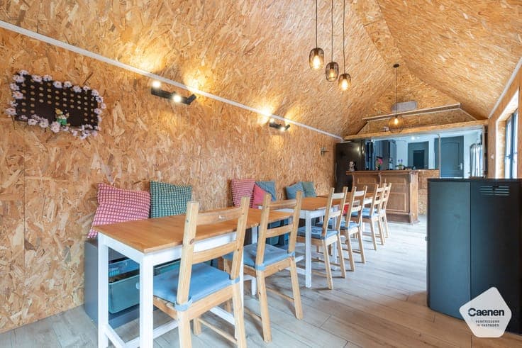 Ruime half-open woning met 4 slaapkamers, muziekstudio/ho...