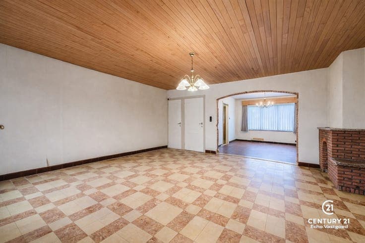 Property to renovate with potential in center Oud-Turnhout