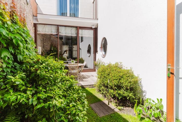 Architectenwoning met binnentuin,dakterras en garage te Gent
