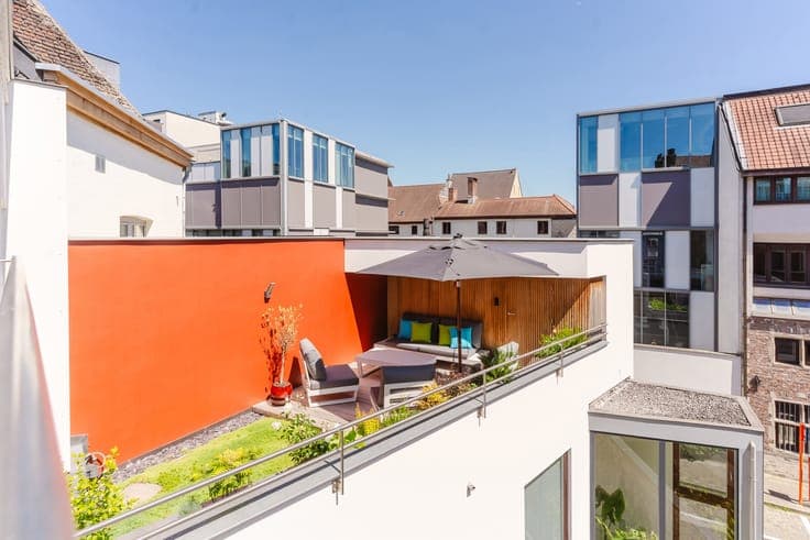 Architectenwoning met binnentuin,dakterras en garage te Gent