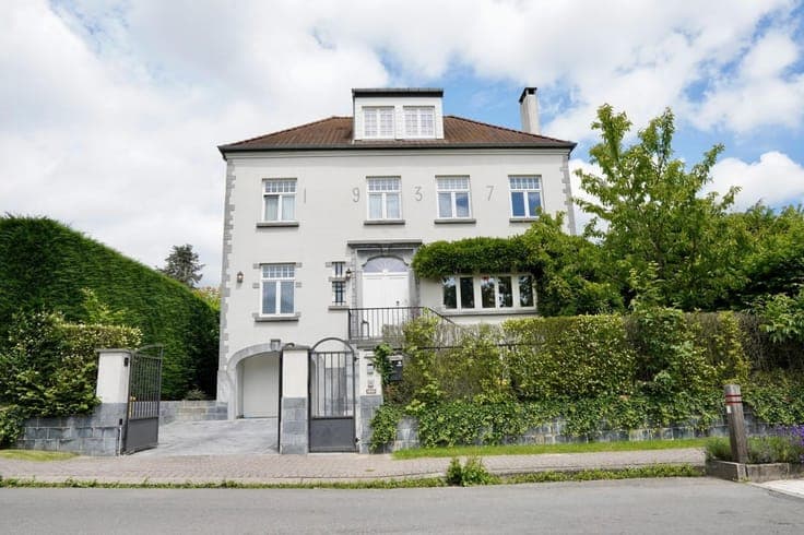WATERLOO – VILLA (5BDR/1OFF/6BTHR) with superb swimming pool