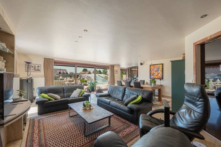 5 bedroom villa with pool for sale in Lissewege