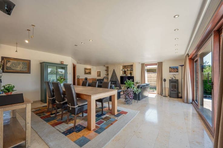 5 bedroom villa with pool for sale in Lissewege