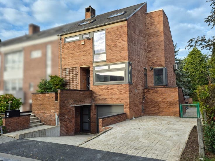 Semi-detached house, 4 bed + studio in Wezembeek-Oppem