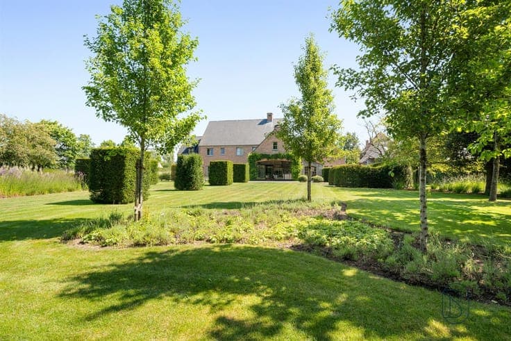 Prachtige klassevilla met mooi aangelegde tuin