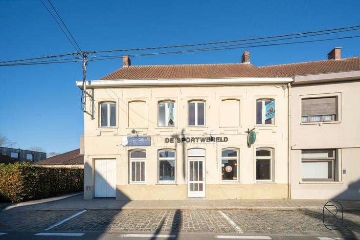 Commercial property with house & parking