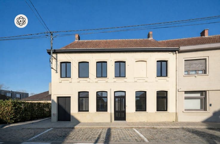 Commercial property with house & parking