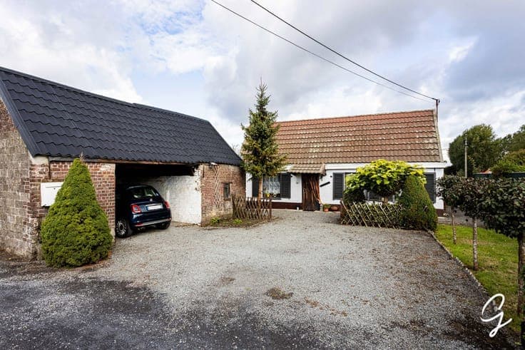 A charming semi-detached home with a garden in Sleidinge