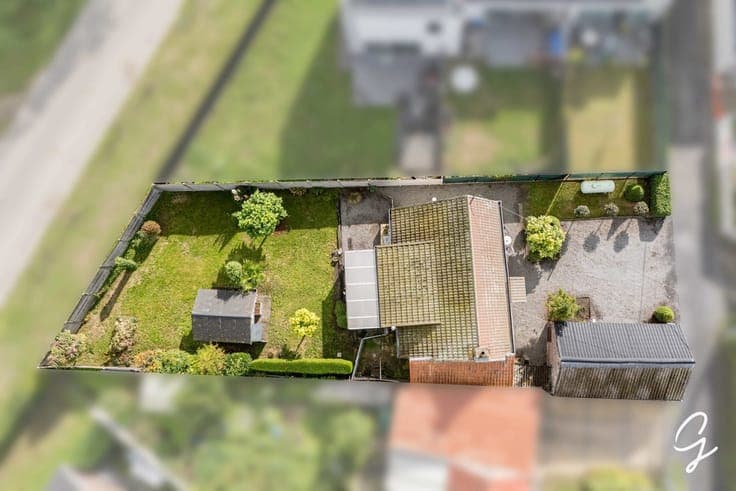 A charming semi-detached home with a garden in Sleidinge