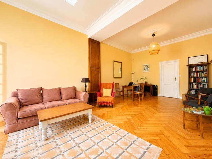 SCHAERBEEK - 2-FRONTED HOUSE - 4 BEDROOMS + COURTYARD